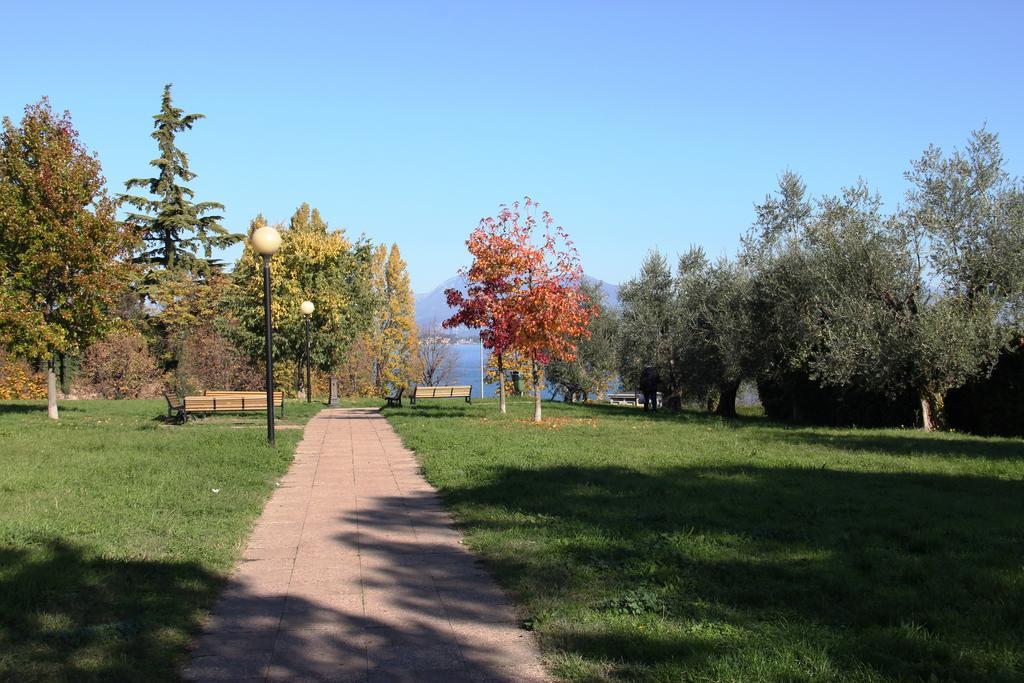 Antico Borgo Διαμέρισμα Ντεζεντσάνο ντελ Γκάρντα Δωμάτιο φωτογραφία